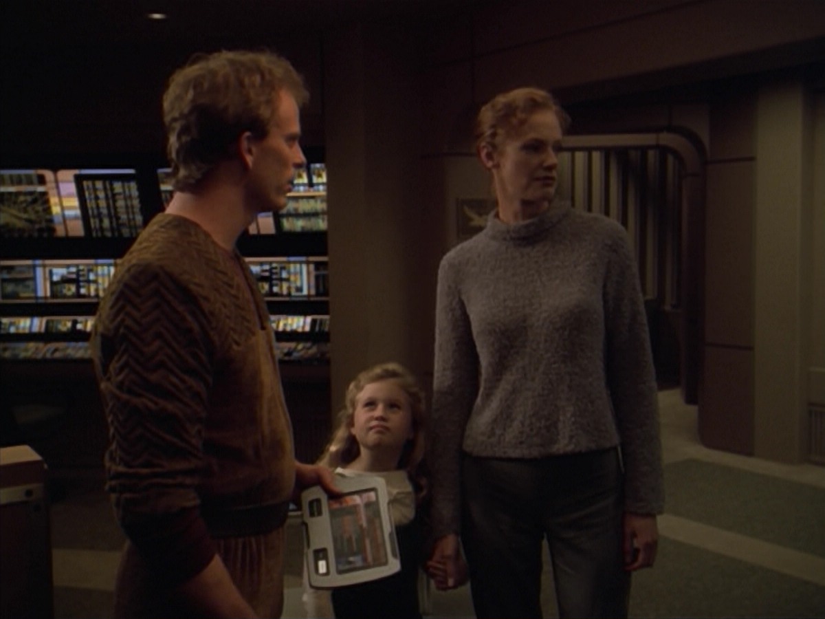 ariane179254_StarTrekVoyager_5x15_5x16_DarkFrontier_4729.jpg