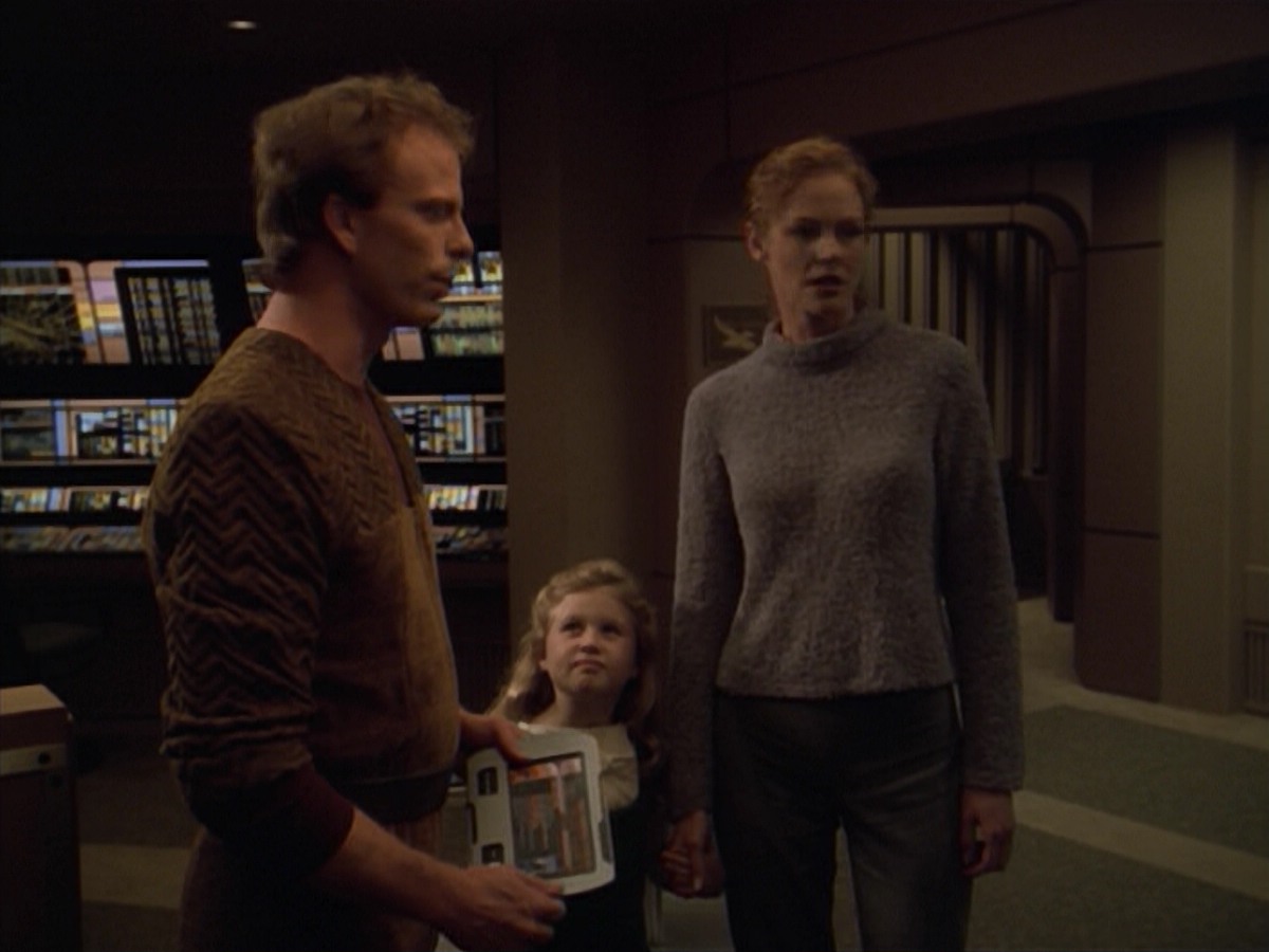 ariane179254_StarTrekVoyager_5x15_5x16_DarkFrontier_4731.jpg