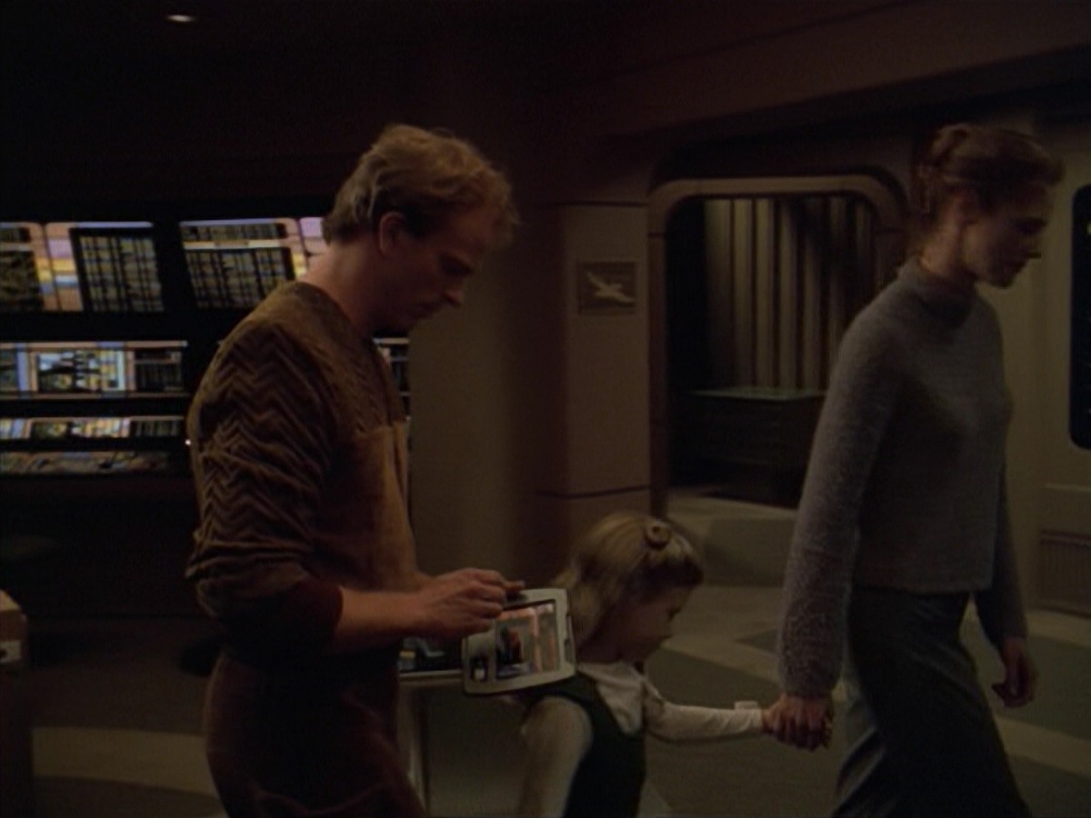 ariane179254_StarTrekVoyager_5x15_5x16_DarkFrontier_4737.jpg