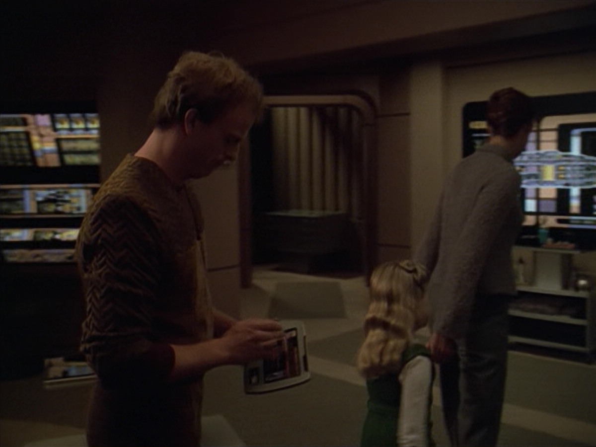 ariane179254_StarTrekVoyager_5x15_5x16_DarkFrontier_4738.jpg