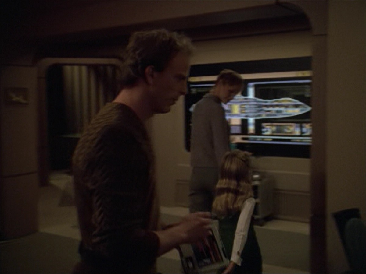 ariane179254_StarTrekVoyager_5x15_5x16_DarkFrontier_4739.jpg