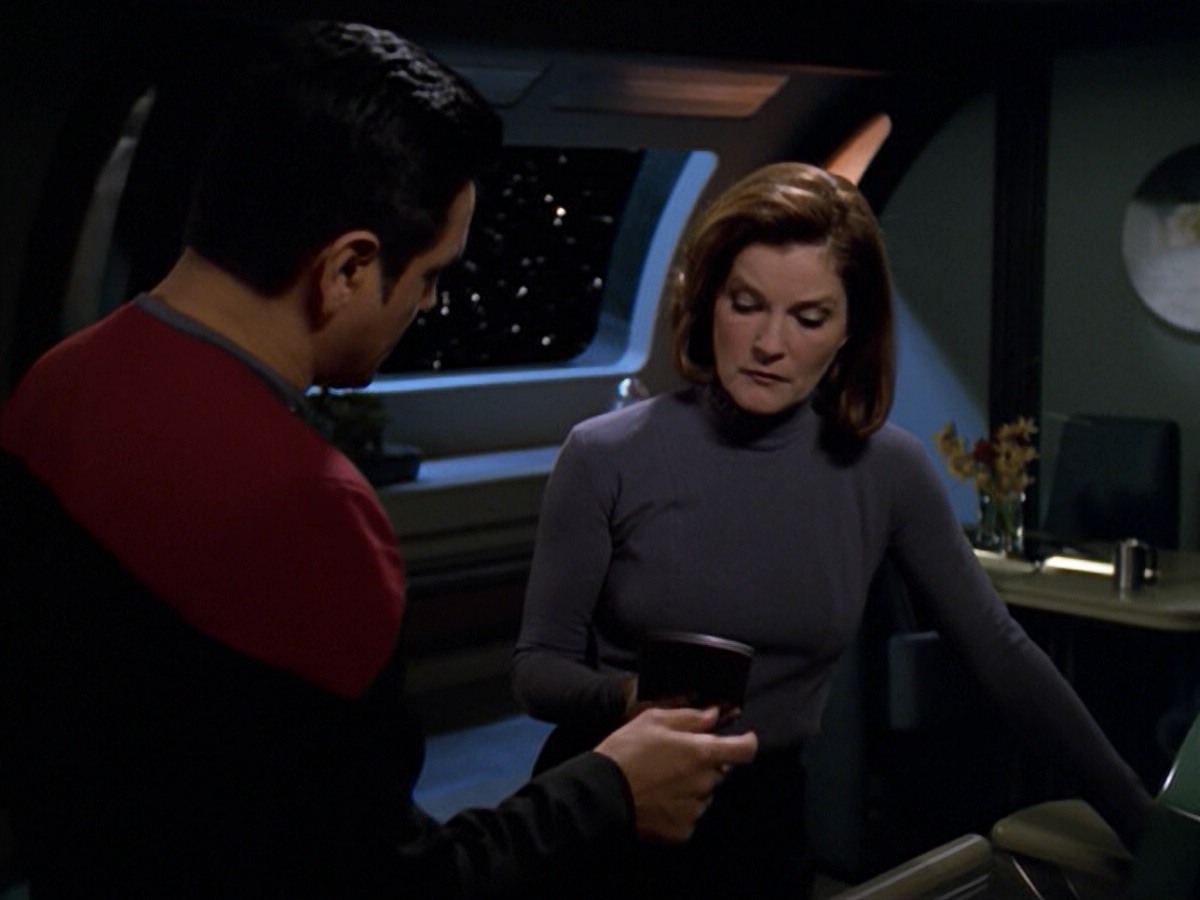 ariane179254_StarTrekVoyager_5x15_5x16_DarkFrontier_4760.jpg