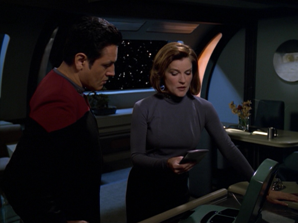 ariane179254_StarTrekVoyager_5x15_5x16_DarkFrontier_4766.jpg