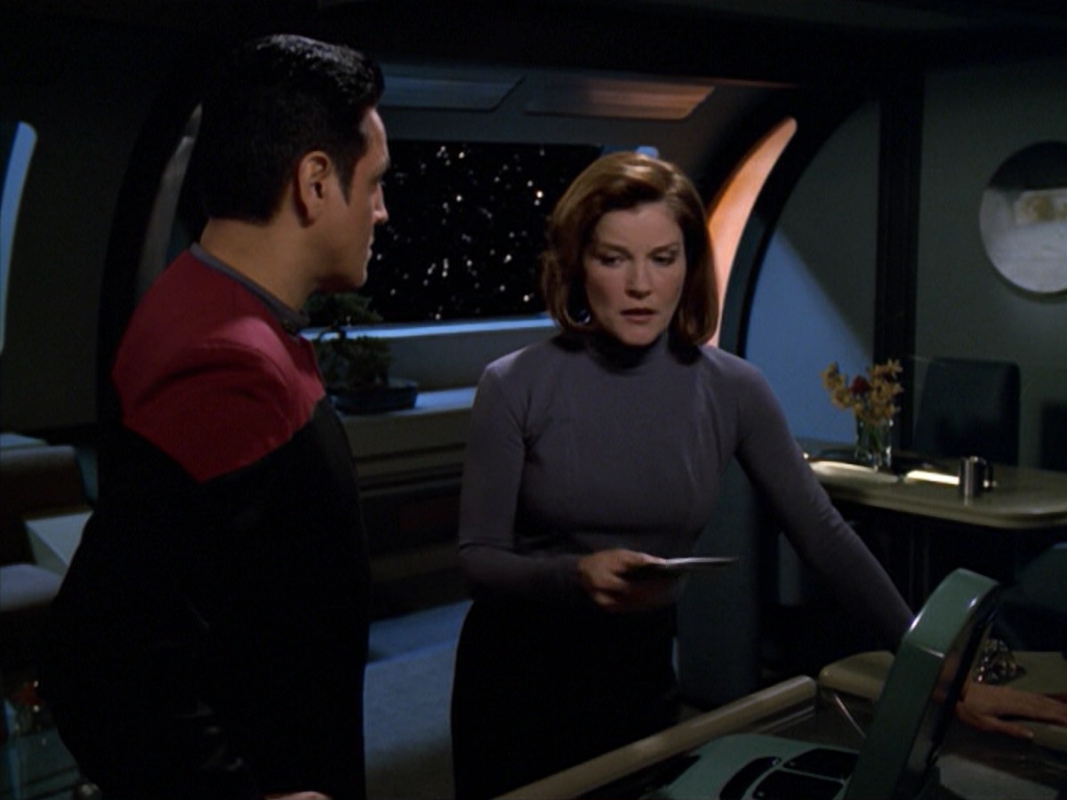 ariane179254_StarTrekVoyager_5x15_5x16_DarkFrontier_4769.jpg