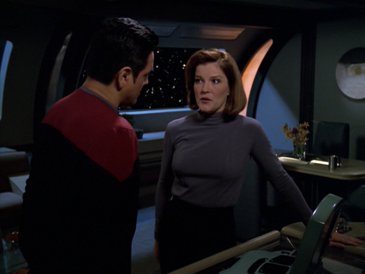 ariane179254_StarTrekVoyager_5x15_5x16_DarkFrontier_4794.jpg