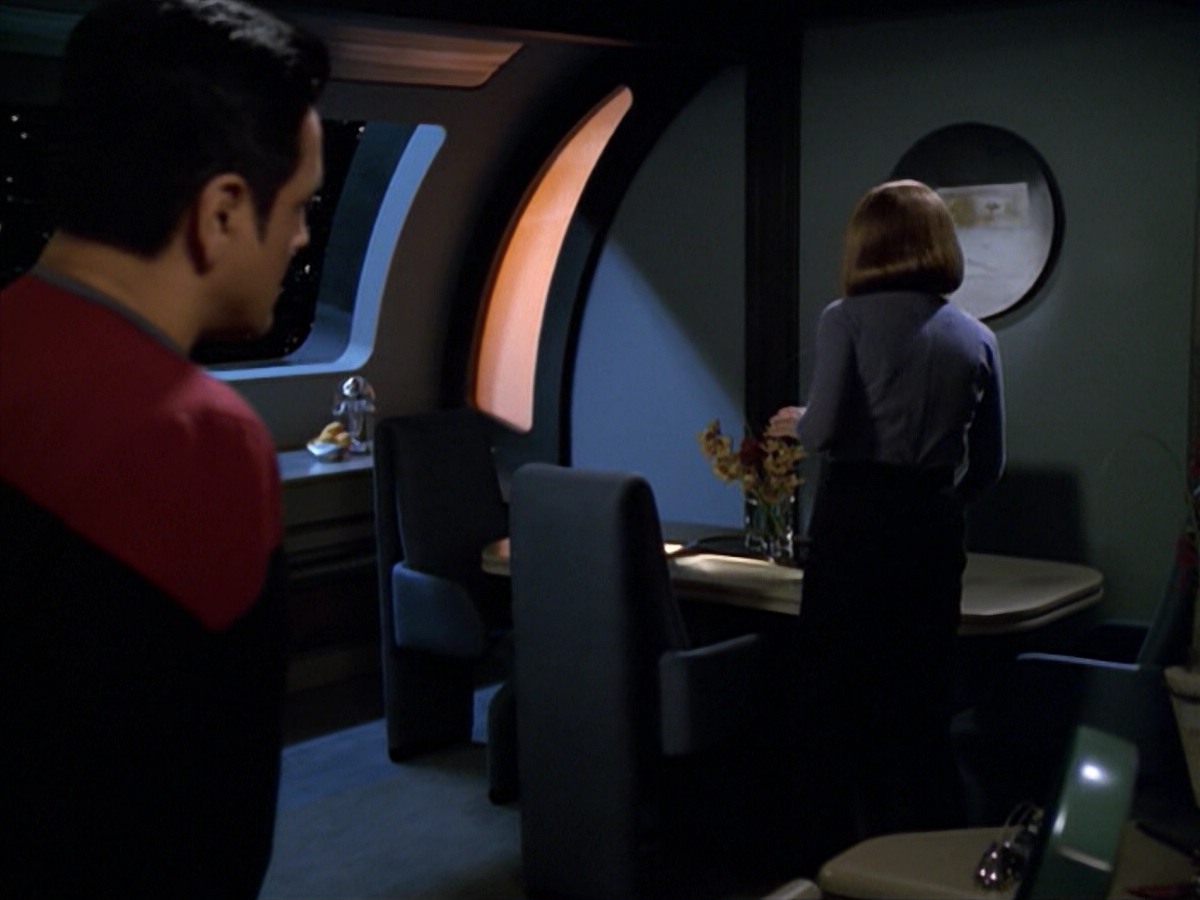 ariane179254_StarTrekVoyager_5x15_5x16_DarkFrontier_4801.jpg