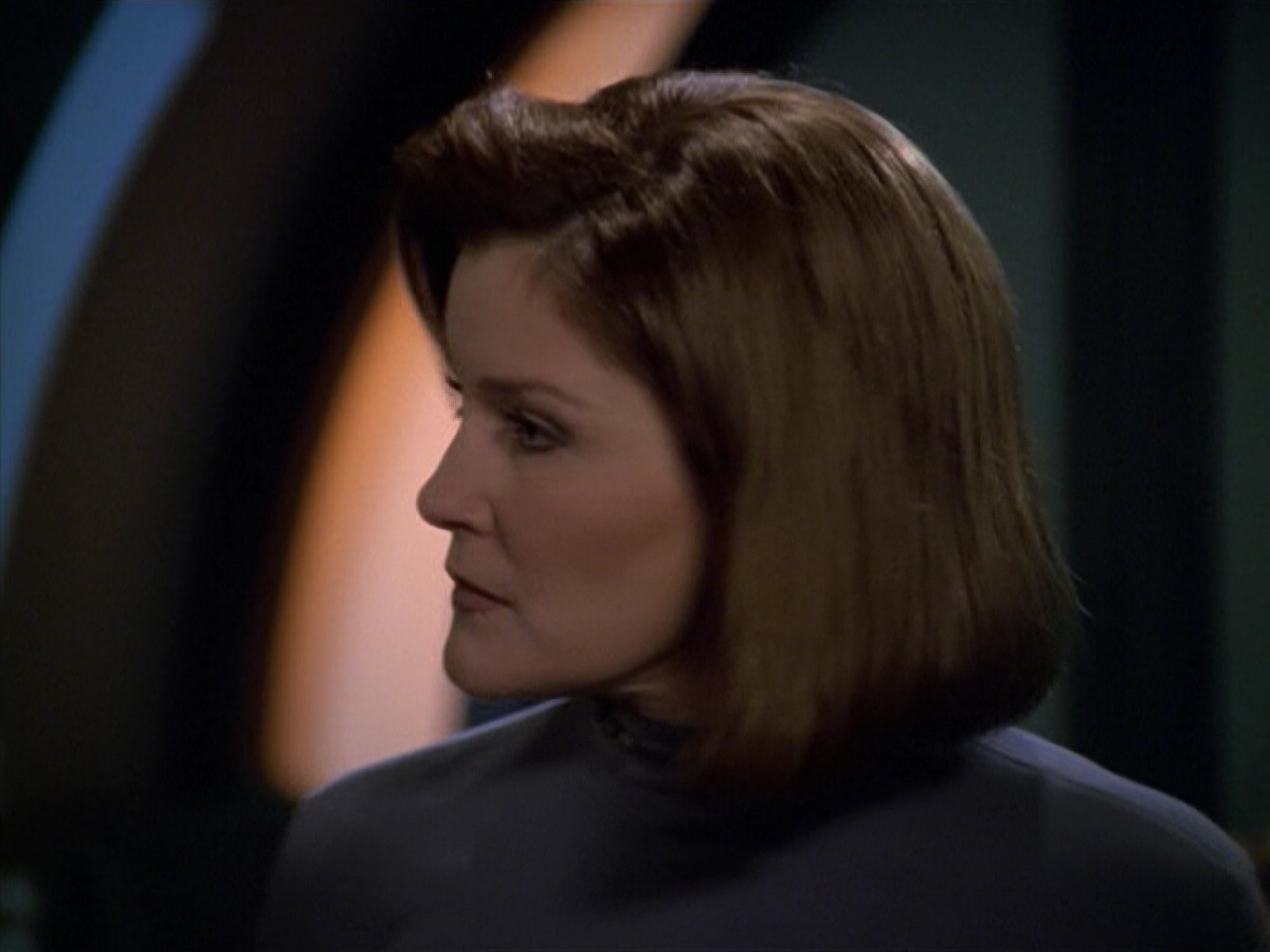 ariane179254_StarTrekVoyager_5x15_5x16_DarkFrontier_4823.jpg