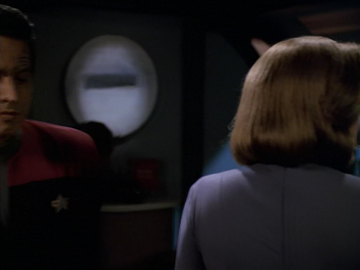 ariane179254_StarTrekVoyager_5x15_5x16_DarkFrontier_4825.jpg
