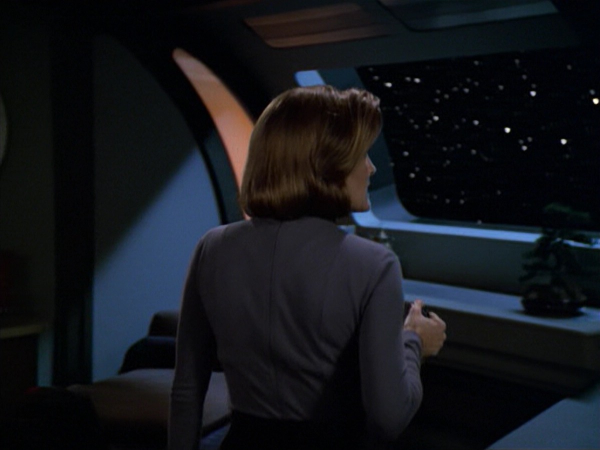 ariane179254_StarTrekVoyager_5x15_5x16_DarkFrontier_4827.jpg
