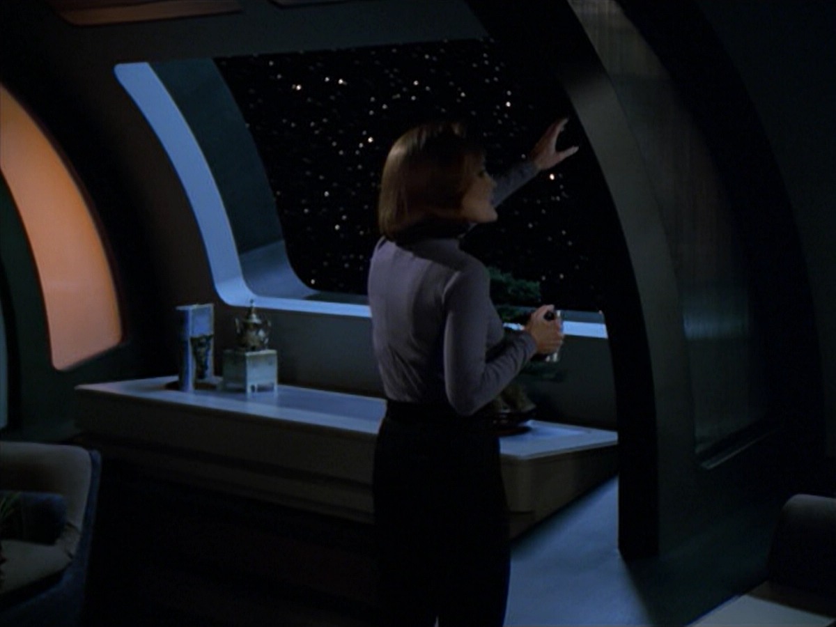 ariane179254_StarTrekVoyager_5x15_5x16_DarkFrontier_4832.jpg