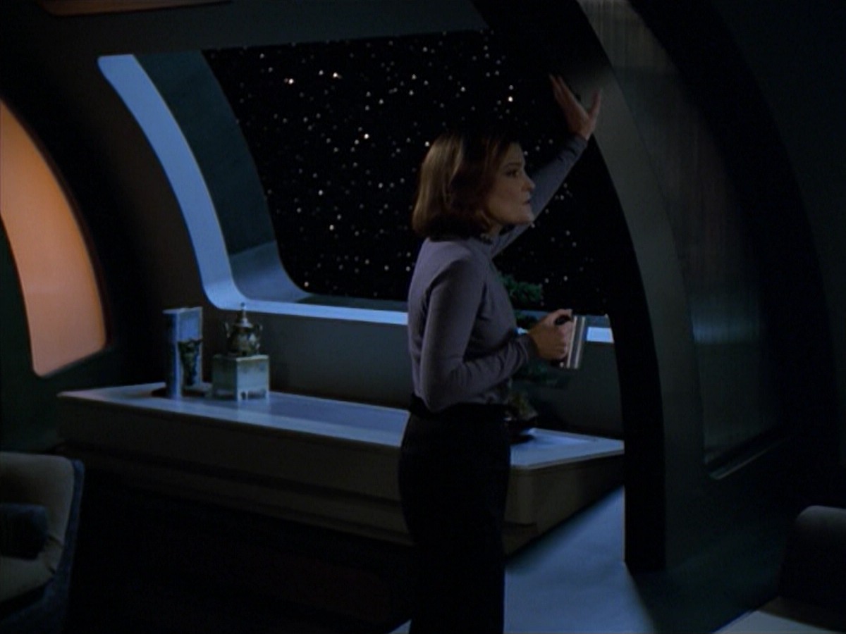 ariane179254_StarTrekVoyager_5x15_5x16_DarkFrontier_4833.jpg