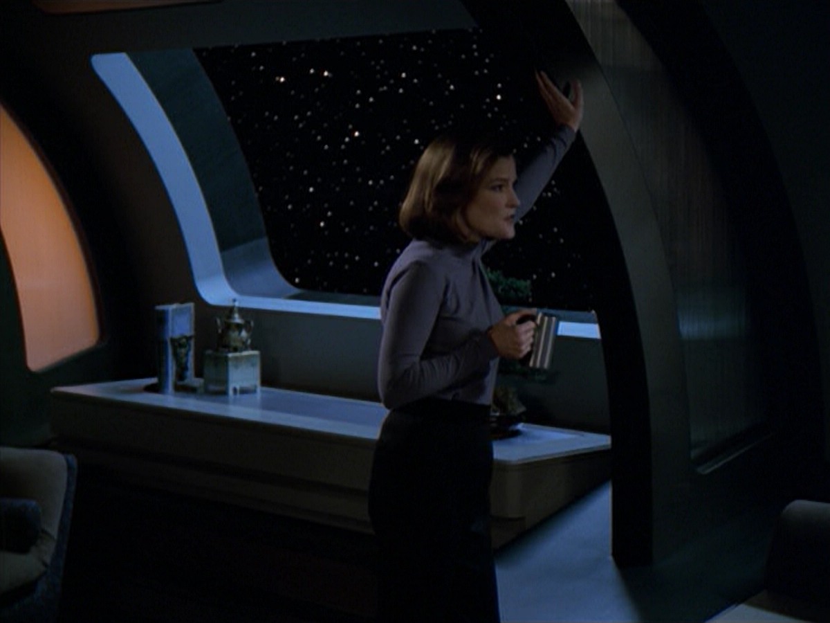 ariane179254_StarTrekVoyager_5x15_5x16_DarkFrontier_4840.jpg