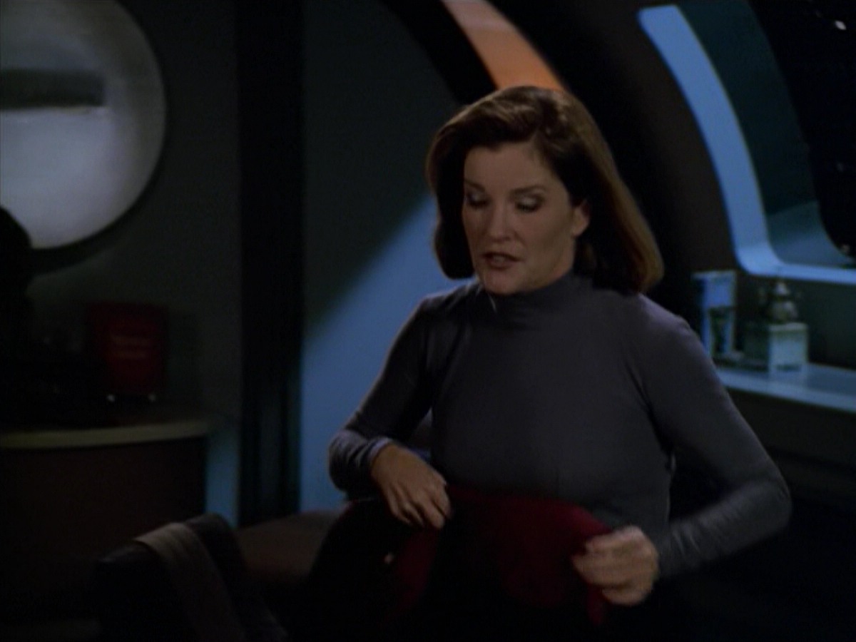 ariane179254_StarTrekVoyager_5x15_5x16_DarkFrontier_4860.jpg