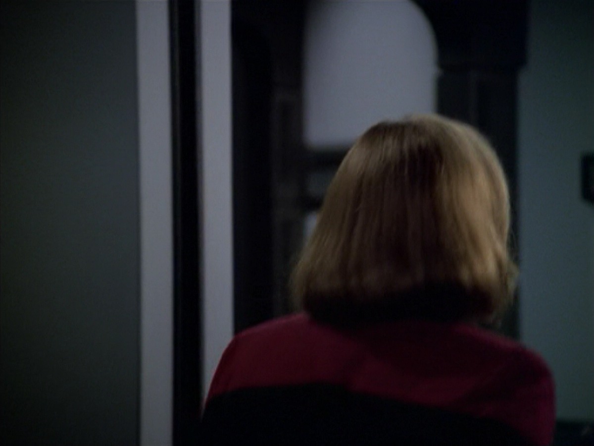 ariane179254_StarTrekVoyager_5x15_5x16_DarkFrontier_4885.jpg
