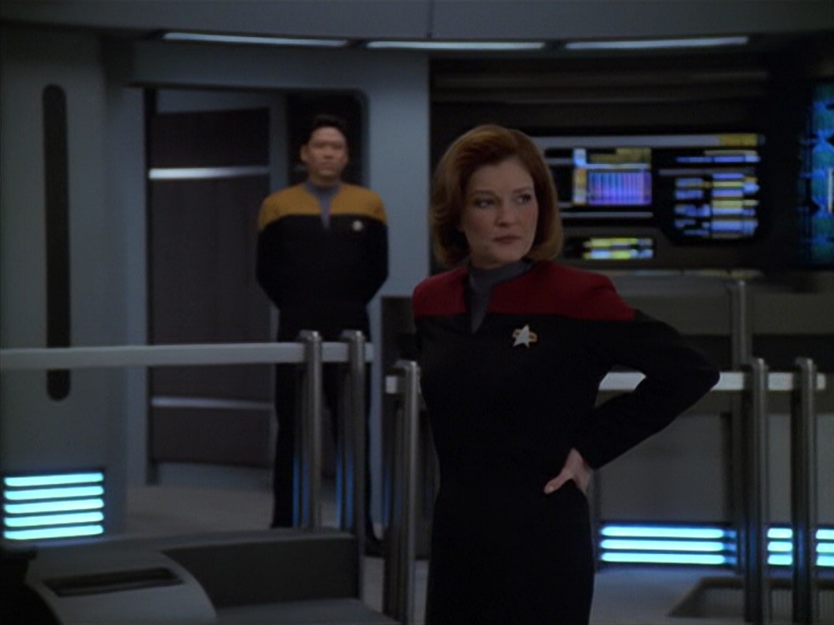 ariane179254_StarTrekVoyager_5x15_5x16_DarkFrontier_4899.jpg