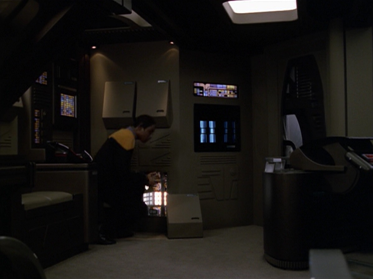ariane179254_StarTrekVoyager_5x15_5x16_DarkFrontier_4915.jpg