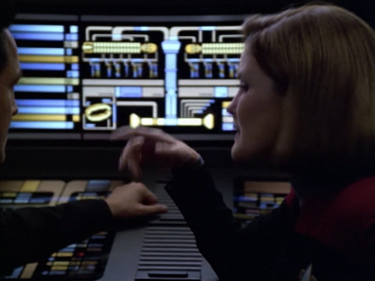 ariane179254_StarTrekVoyager_5x15_5x16_DarkFrontier_4928.jpg