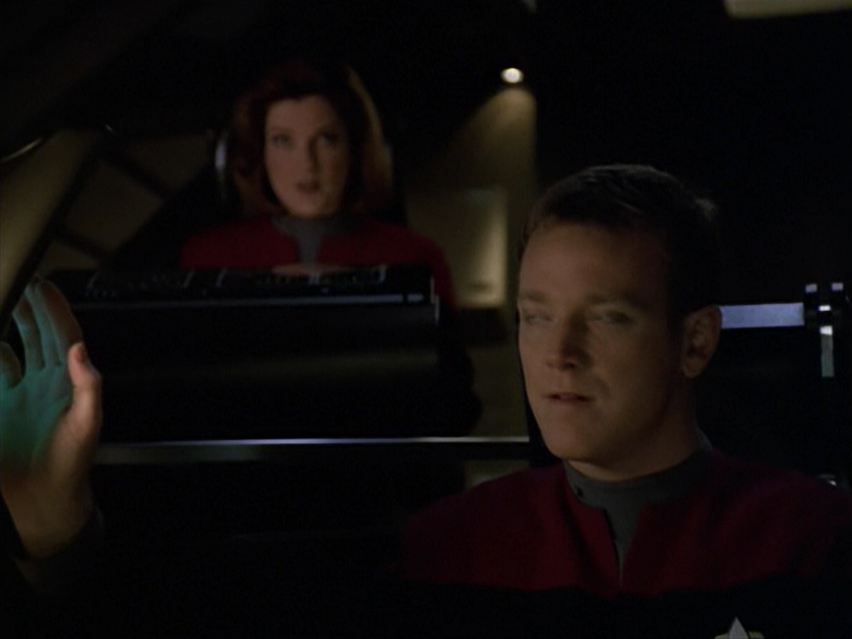 ariane179254_StarTrekVoyager_5x15_5x16_DarkFrontier_5016.jpg