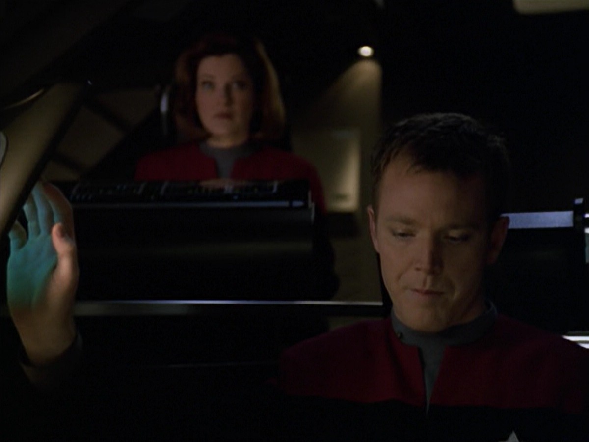 ariane179254_StarTrekVoyager_5x15_5x16_DarkFrontier_5019.jpg