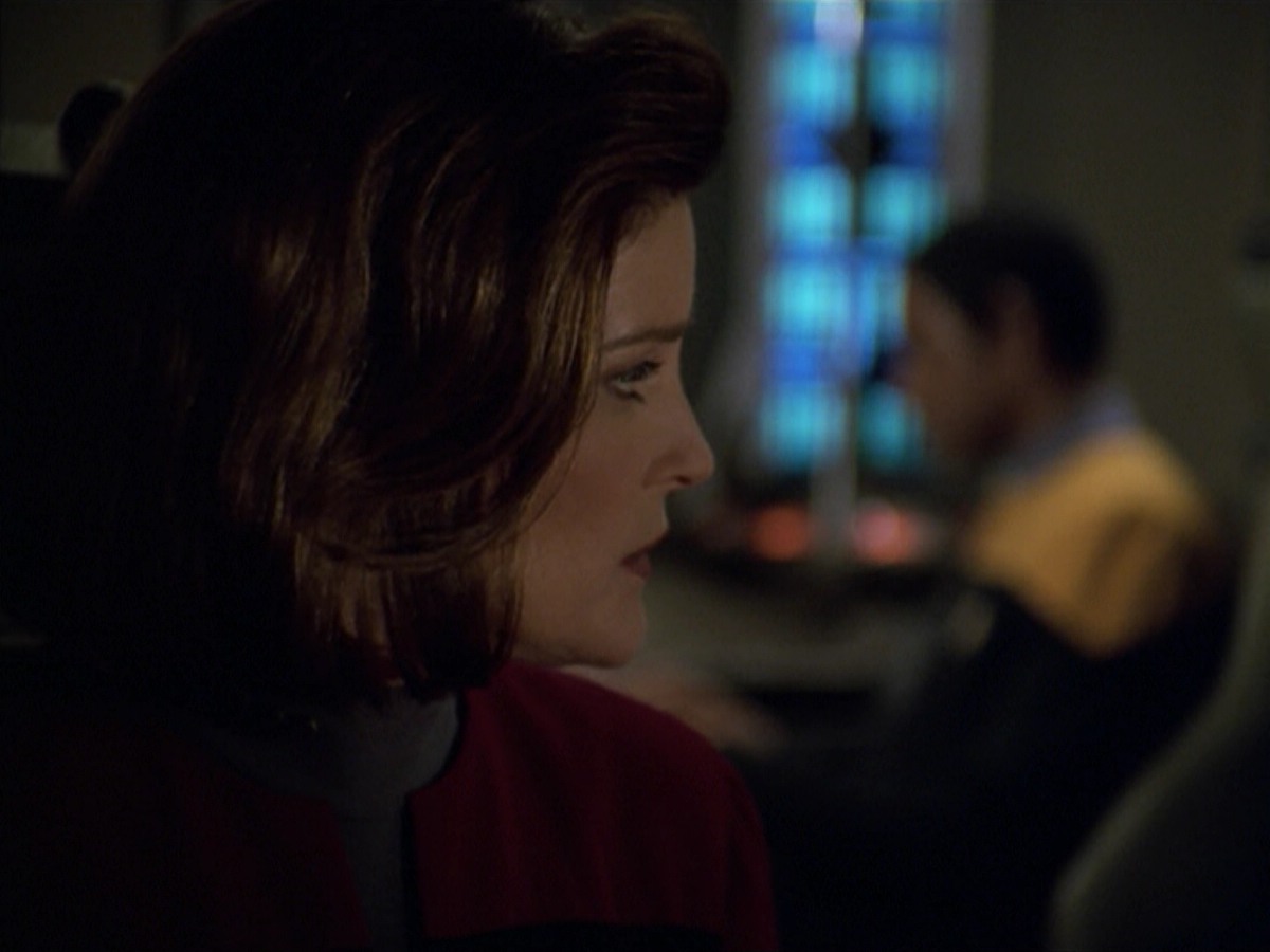 ariane179254_StarTrekVoyager_5x15_5x16_DarkFrontier_5050.jpg