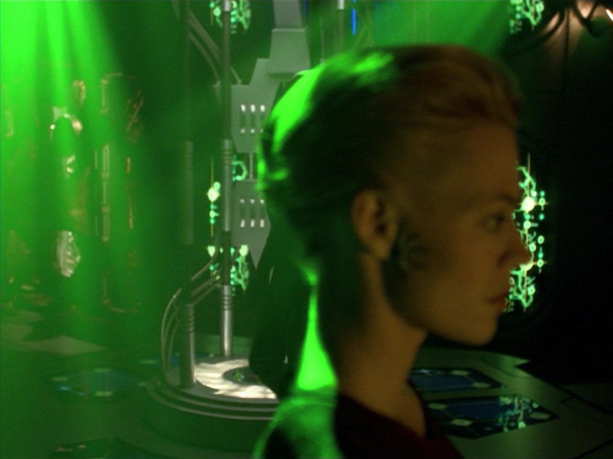 ariane179254_StarTrekVoyager_5x15_5x16_DarkFrontier_5103.jpg
