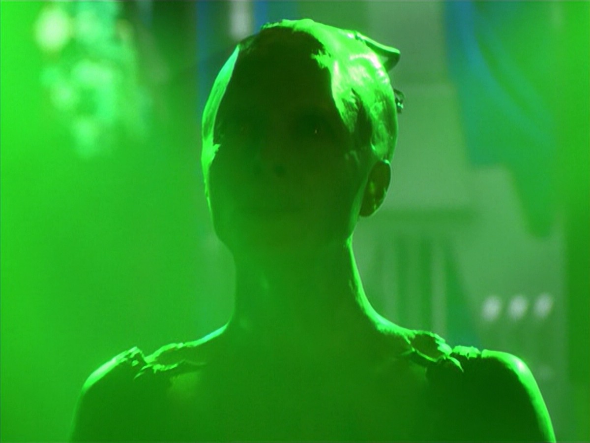 ariane179254_StarTrekVoyager_5x15_5x16_DarkFrontier_5139.jpg