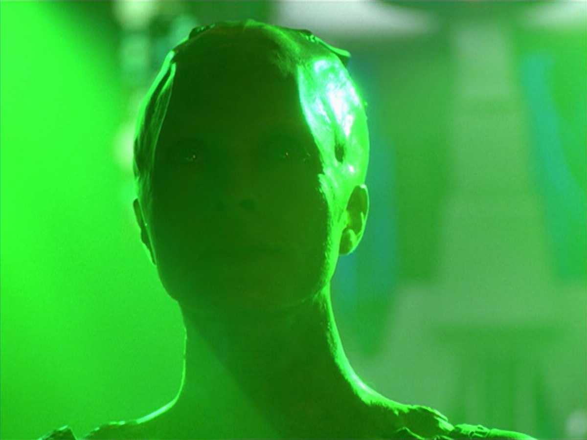 ariane179254_StarTrekVoyager_5x15_5x16_DarkFrontier_5144.jpg