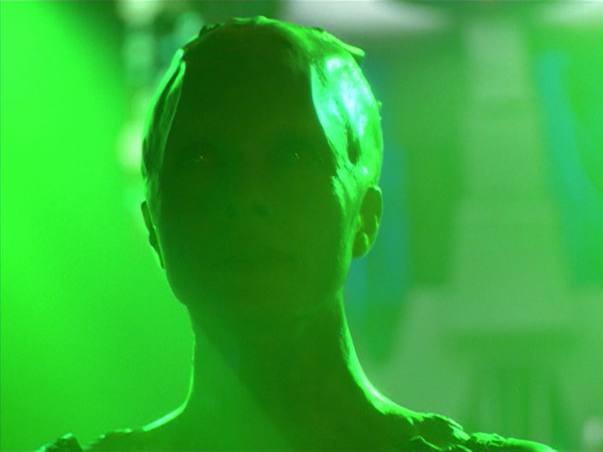 ariane179254_StarTrekVoyager_5x15_5x16_DarkFrontier_5145.jpg