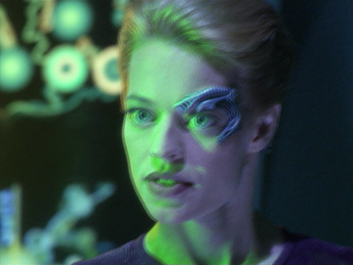 ariane179254_StarTrekVoyager_5x15_5x16_DarkFrontier_5167.jpg