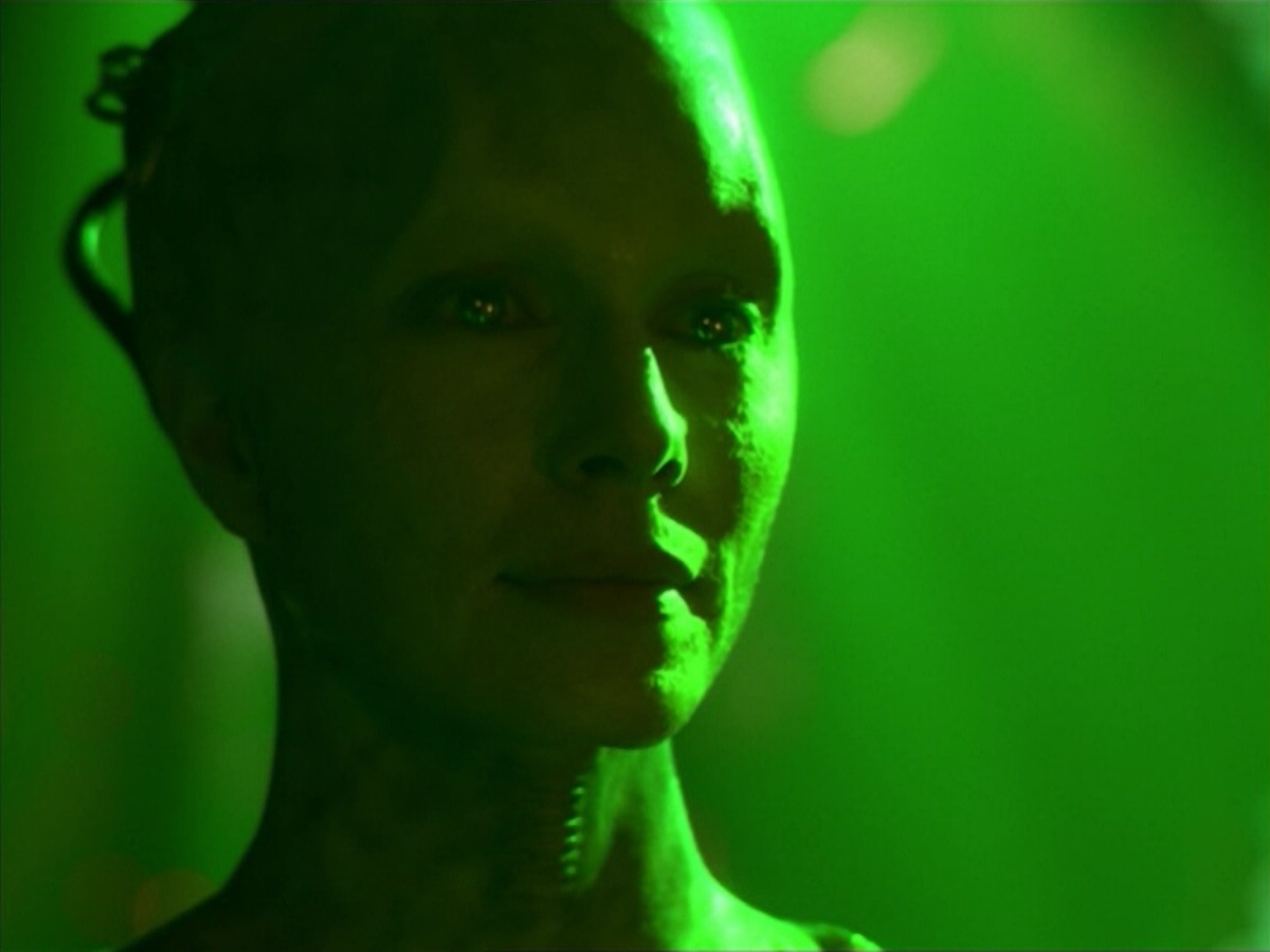 ariane179254_StarTrekVoyager_5x15_5x16_DarkFrontier_5168.jpg