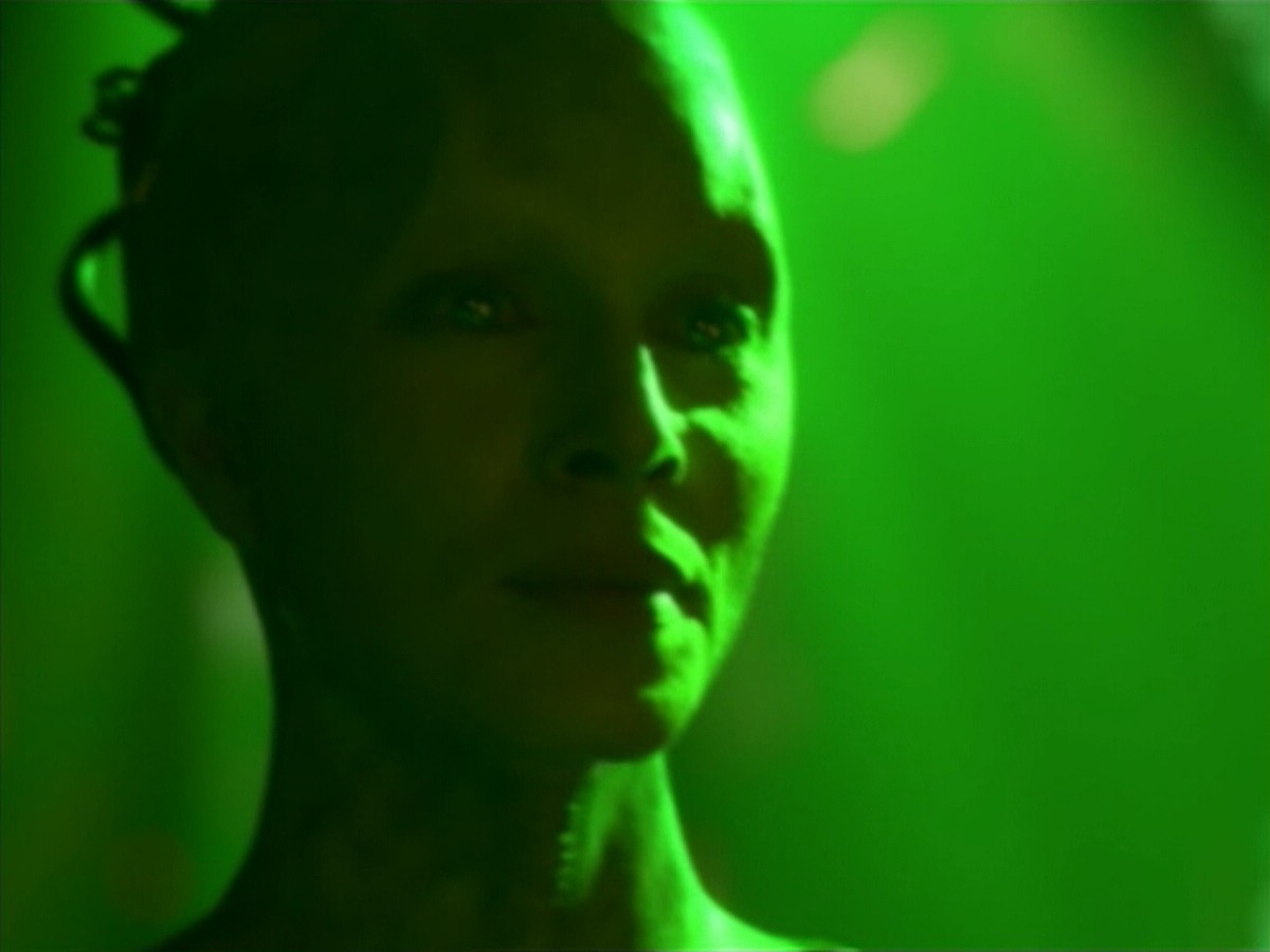 ariane179254_StarTrekVoyager_5x15_5x16_DarkFrontier_5171.jpg