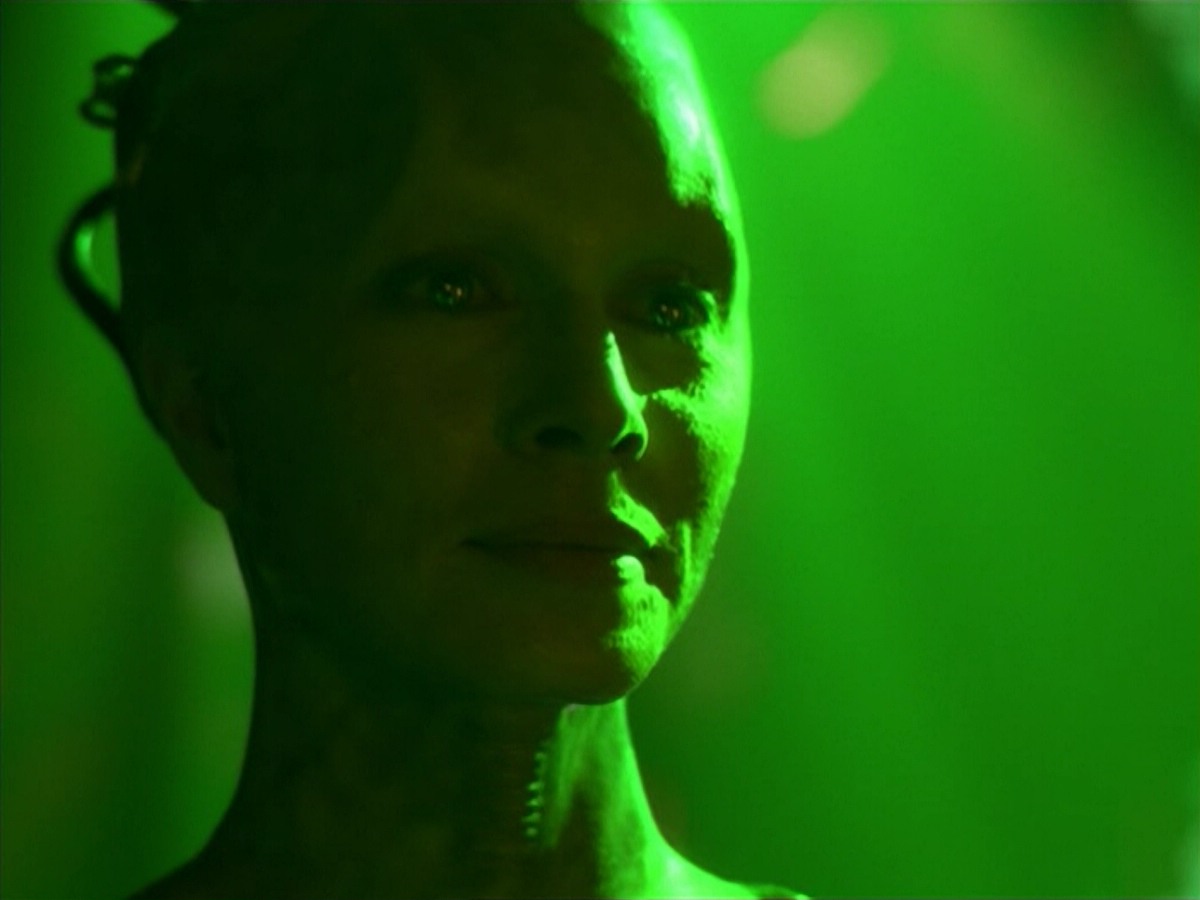 ariane179254_StarTrekVoyager_5x15_5x16_DarkFrontier_5172.jpg