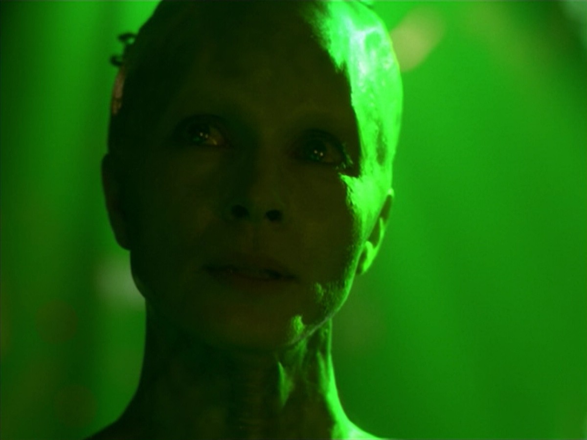 ariane179254_StarTrekVoyager_5x15_5x16_DarkFrontier_5179.jpg