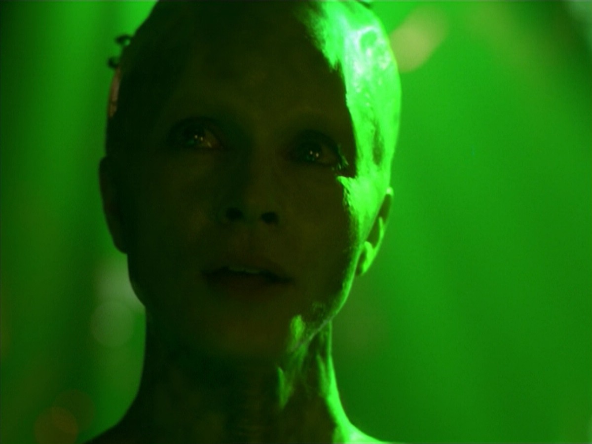 ariane179254_StarTrekVoyager_5x15_5x16_DarkFrontier_5182.jpg