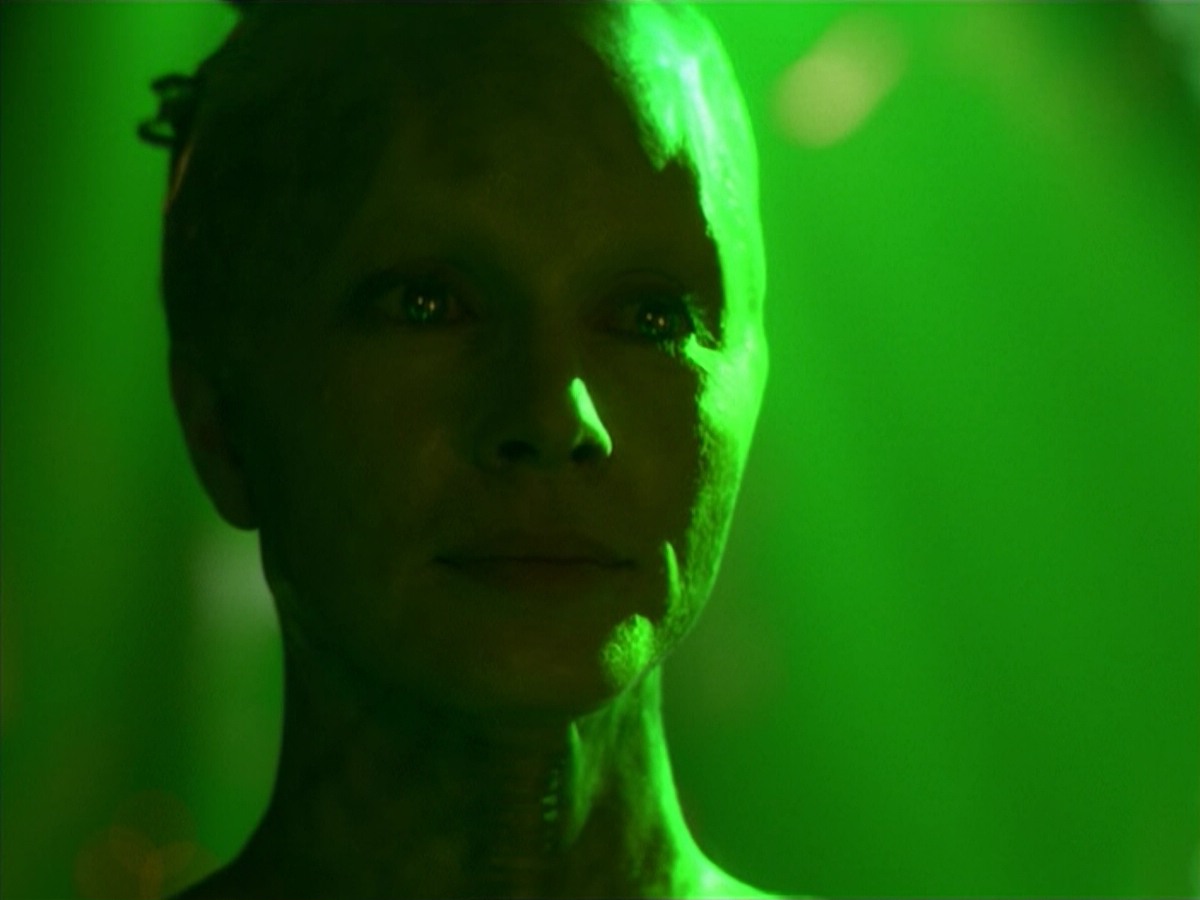ariane179254_StarTrekVoyager_5x15_5x16_DarkFrontier_5184.jpg