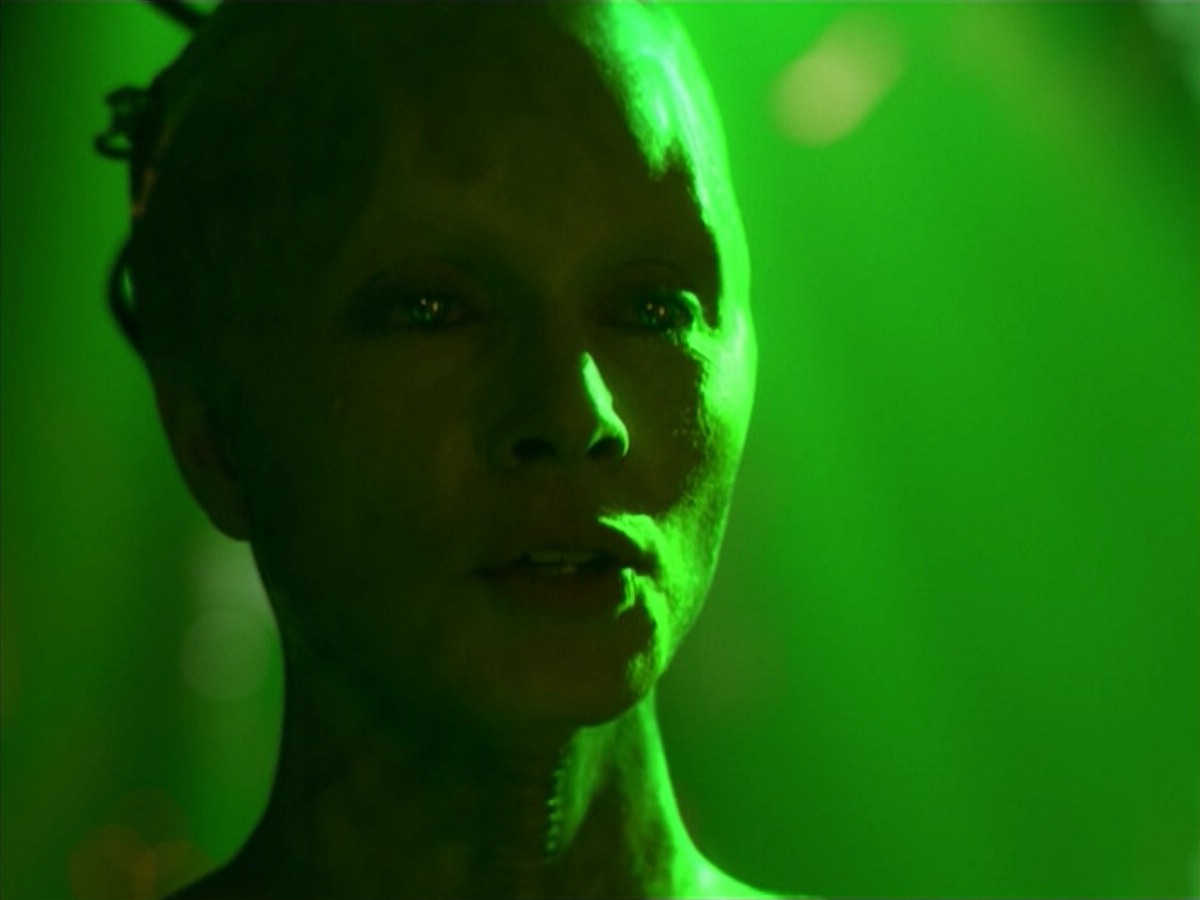 ariane179254_StarTrekVoyager_5x15_5x16_DarkFrontier_5186.jpg