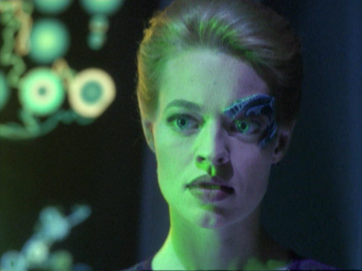 ariane179254_StarTrekVoyager_5x15_5x16_DarkFrontier_5189.jpg