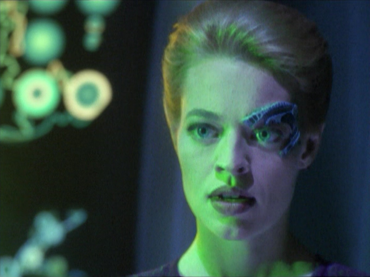 ariane179254_StarTrekVoyager_5x15_5x16_DarkFrontier_5195.jpg