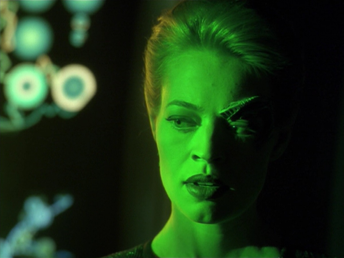 ariane179254_StarTrekVoyager_5x15_5x16_DarkFrontier_5201.jpg