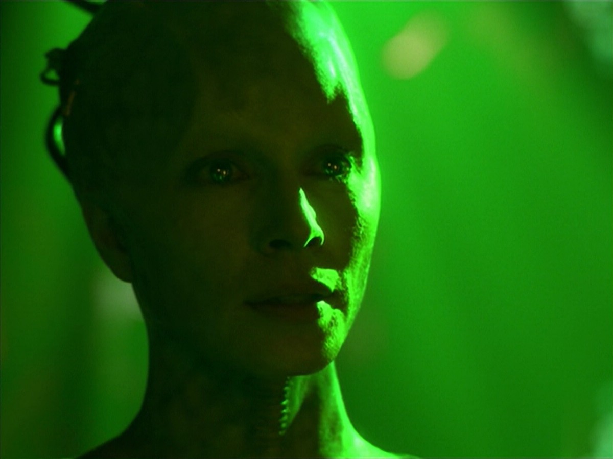 ariane179254_StarTrekVoyager_5x15_5x16_DarkFrontier_5204.jpg