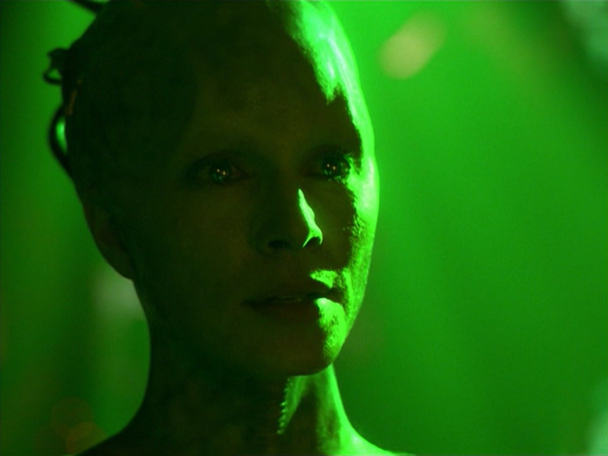 ariane179254_StarTrekVoyager_5x15_5x16_DarkFrontier_5209.jpg