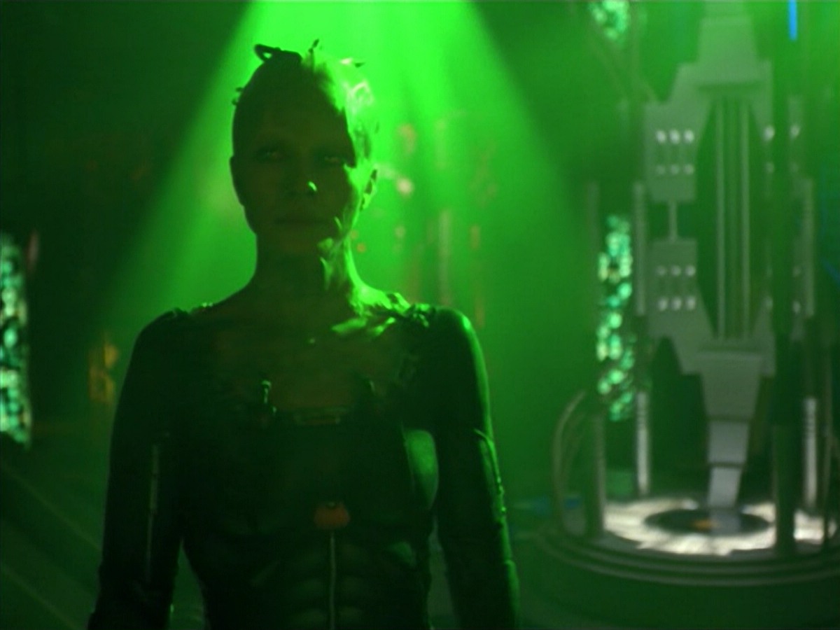 ariane179254_StarTrekVoyager_5x15_5x16_DarkFrontier_5217.jpg