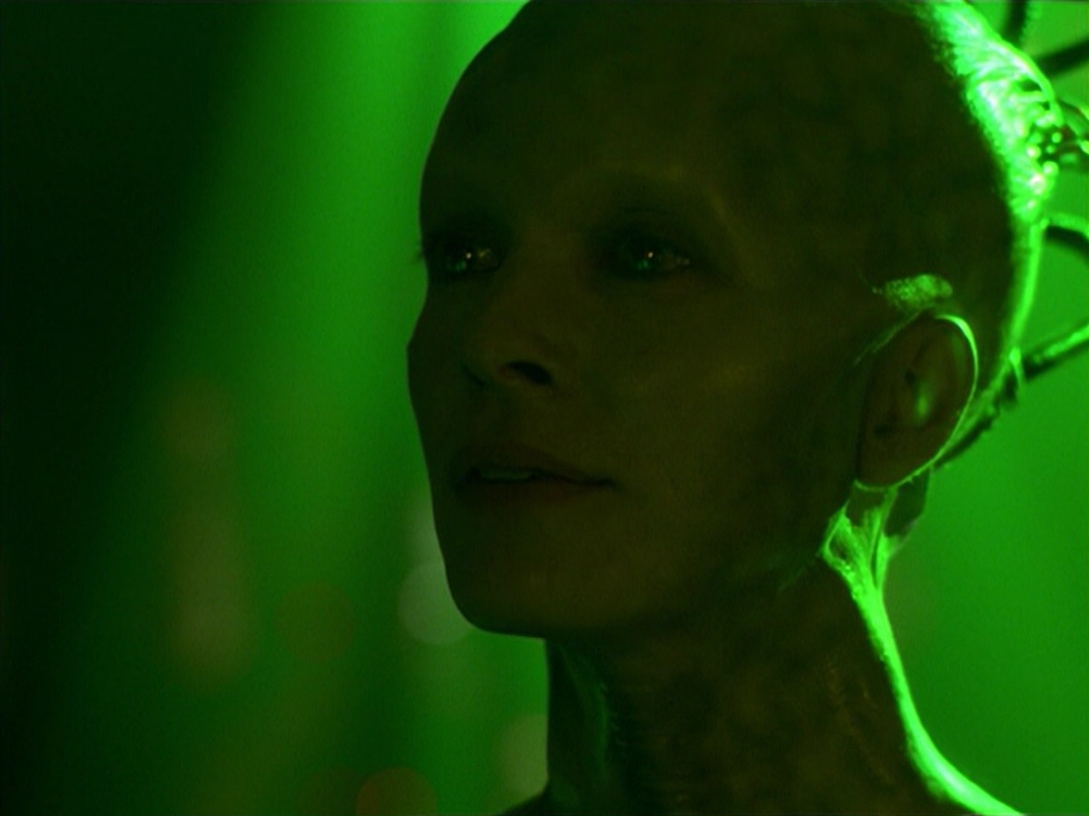 ariane179254_StarTrekVoyager_5x15_5x16_DarkFrontier_5226.jpg