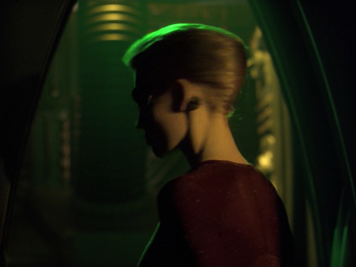 ariane179254_StarTrekVoyager_5x15_5x16_DarkFrontier_5231.jpg