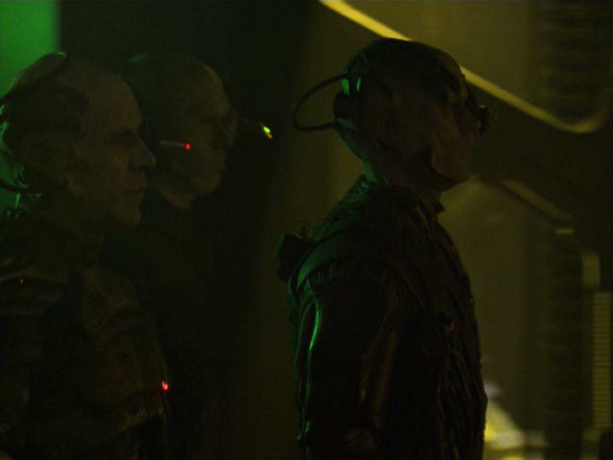 ariane179254_StarTrekVoyager_5x15_5x16_DarkFrontier_5238.jpg