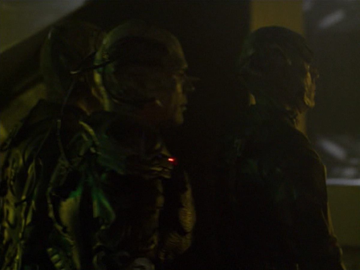 ariane179254_StarTrekVoyager_5x15_5x16_DarkFrontier_5240.jpg