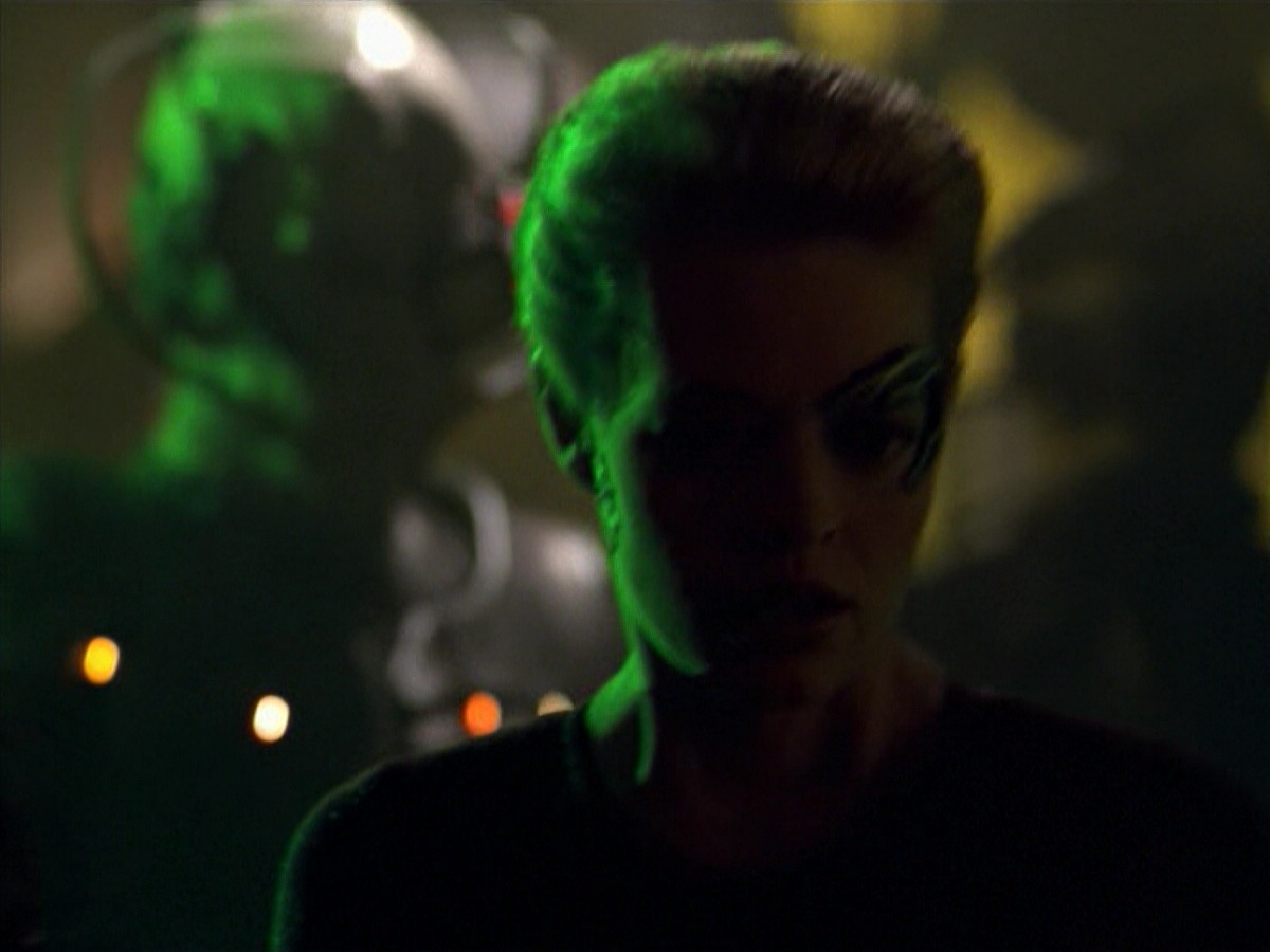ariane179254_StarTrekVoyager_5x15_5x16_DarkFrontier_5246.jpg