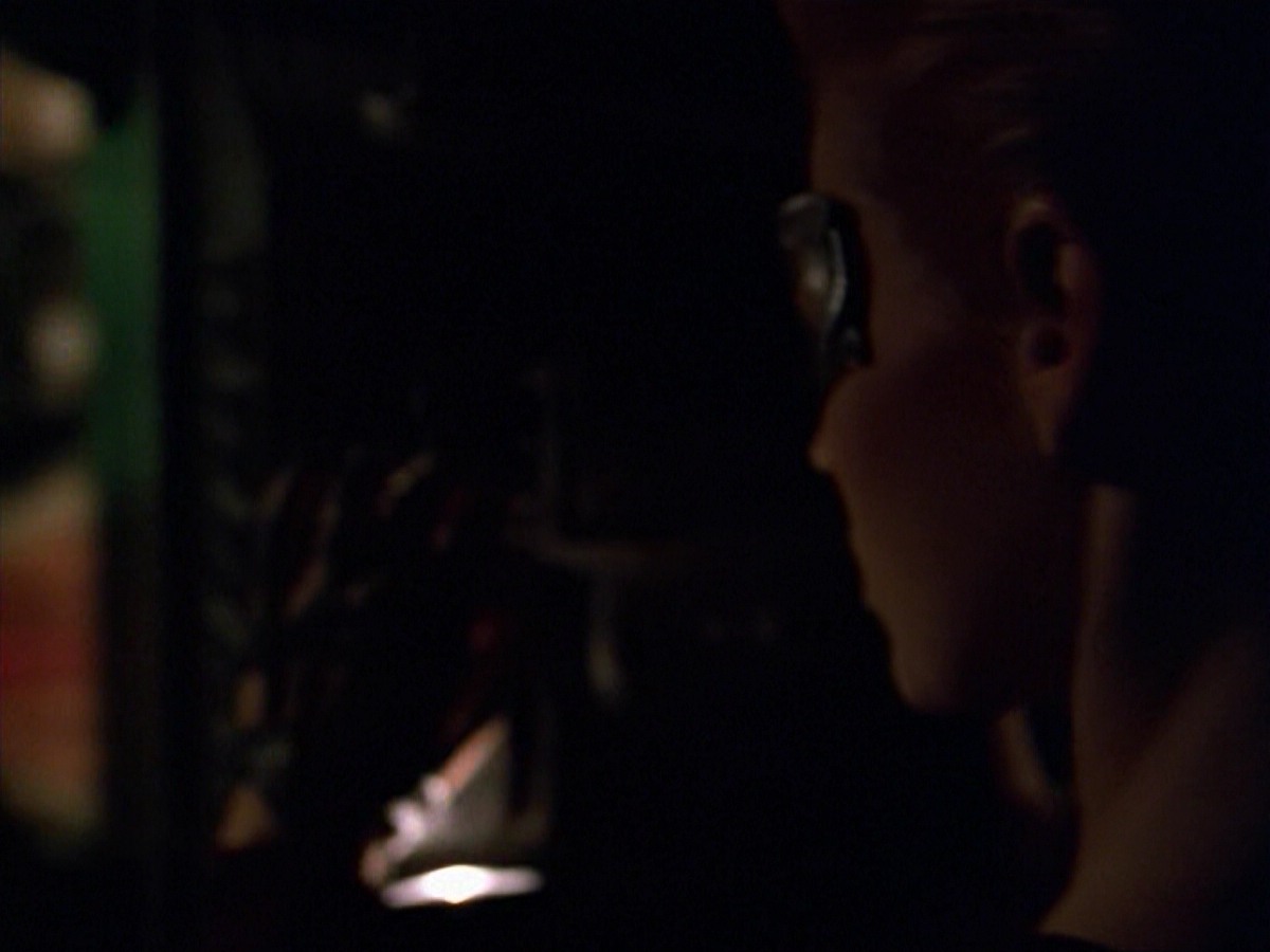 ariane179254_StarTrekVoyager_5x15_5x16_DarkFrontier_5255.jpg