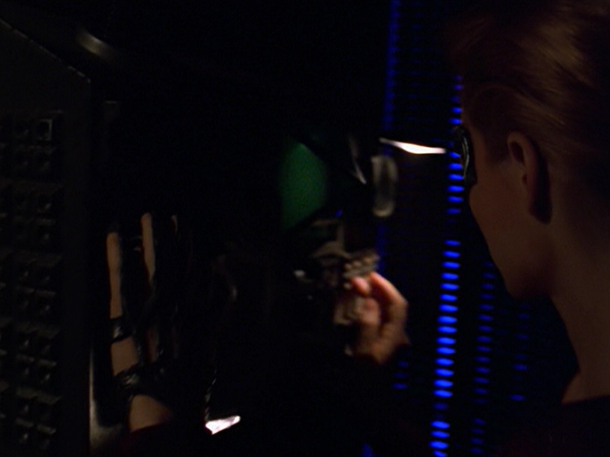 ariane179254_StarTrekVoyager_5x15_5x16_DarkFrontier_5256.jpg
