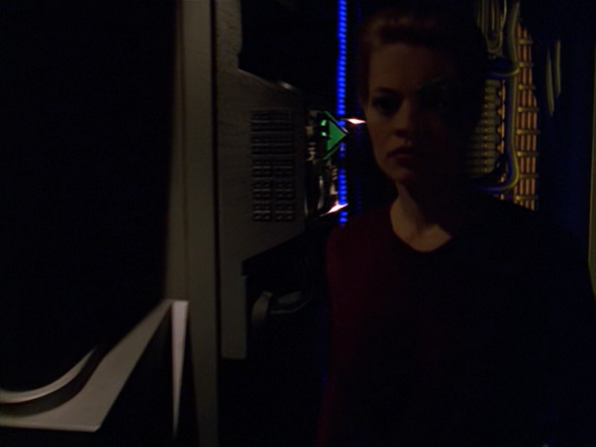 ariane179254_StarTrekVoyager_5x15_5x16_DarkFrontier_5258.jpg